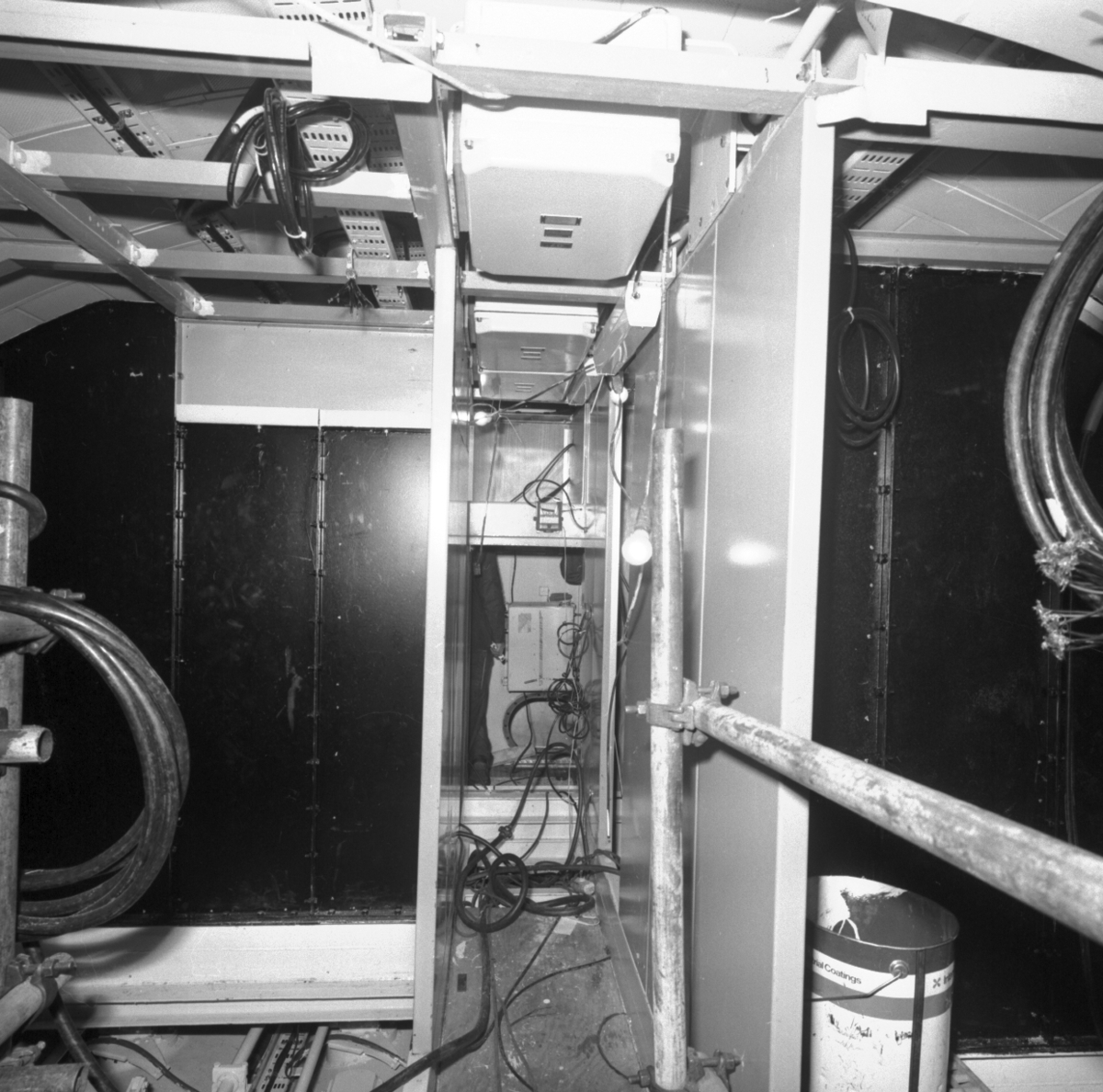 :: Interiör av ubåtssektioner till ubåt typ Västergötland\\\\anm. neg ingår i en serie om 132 st varav 7 st scannats, detta är neg nr V 102197 /gp