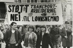1. mai 1982, Oslo. Parole: Støtt transportarbeiderne, Nei ti