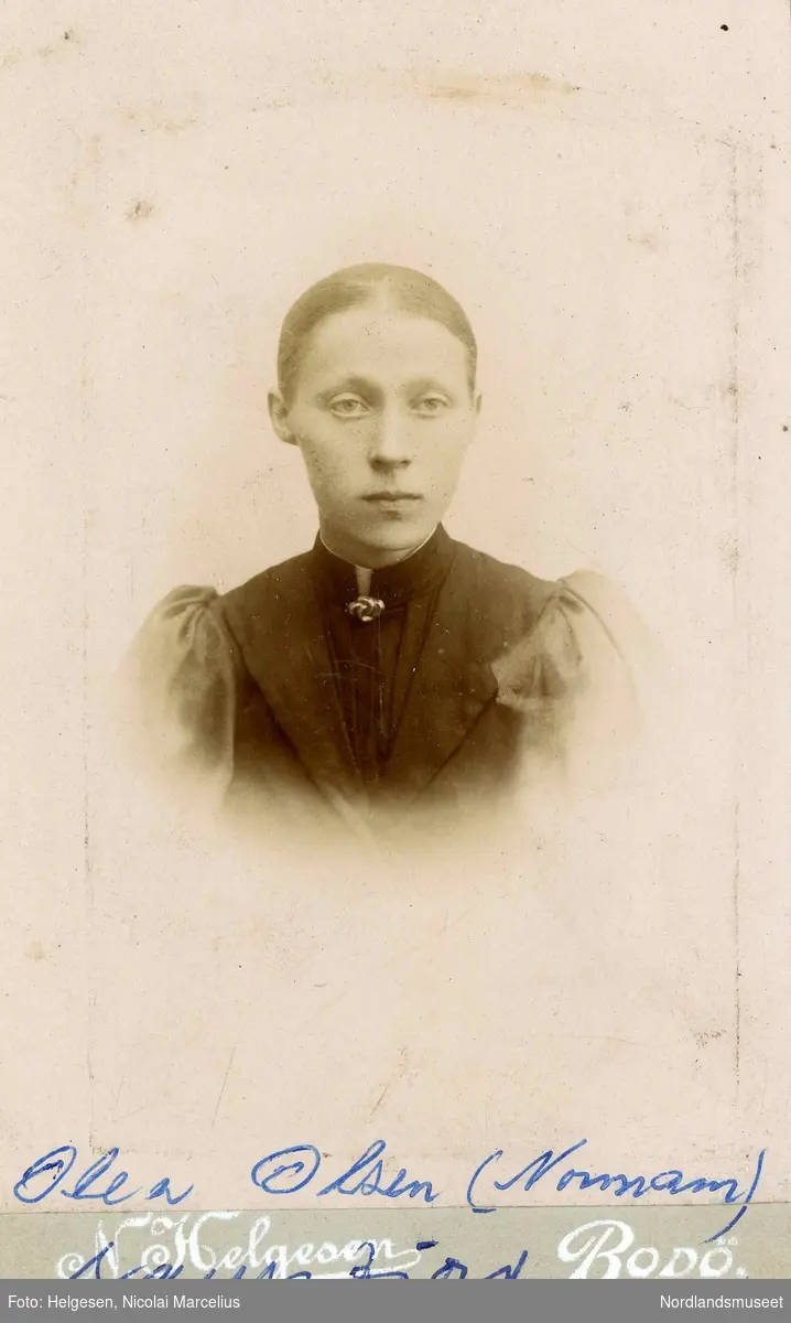 Portrett av Olea Olsen fra Saursfjord (f. 1873). Gift med Johan Levion Paaske Normann fra Myklebostad.