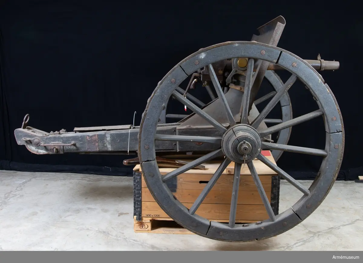 Grupp F I.
Lavett m/1831-92 till 5 cm kanon fm/1892.
Tillverkningsnummer 1.
47 mm kanon, batteri no 5, Finspång 1892.