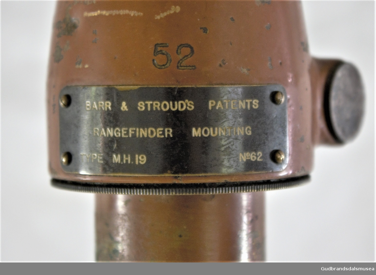 Avstandsmåler m. stativ merket; Barr & Stroud`s, Patens Rangefinder No. 1650. Type F.T.4, 66.o c/m Base. 
Norwegian Patent, No. 14114 of 1904.

Stativ merket; Barr & Stroud`s Patents Rangefinder Mounting. Type M.H. 19. No. 62.