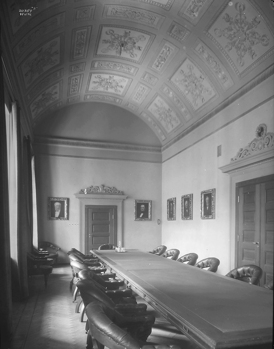 Et møterom, Den Norske Creditbank, Kirkegata 21, Oslo. Fotografert 1924.