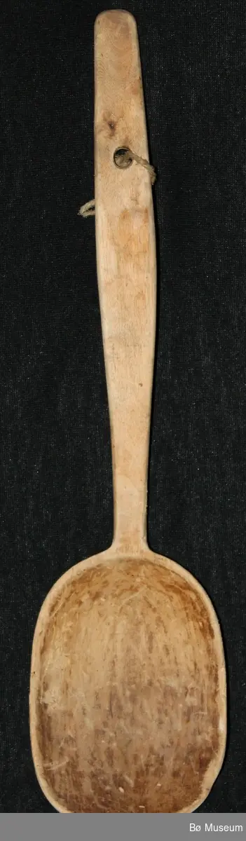 Form: Ovalt sleiveblad.
