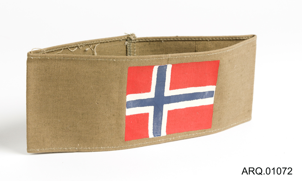 Det norske flagget malt på.