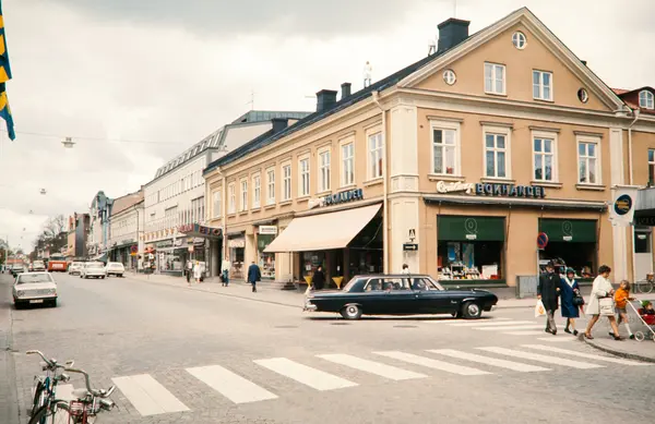 Vy över Storgatan Växjö Mot Väster. I Hörnet Storgatan/Klostergatan Ser ...