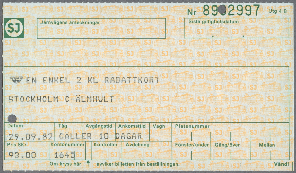 En enkelbiljett i andra klass med rabattkort för SJ tåg på sträckan Stockholm C - Älmhult. Biljetten var giltig i 10 dagar och kostade 93 kronor. På biljettens baksida finns resevillkor.