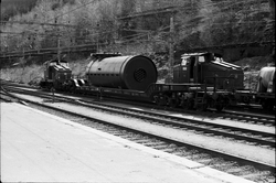 Transport av 70 - tonns dampkjele på Rjukanbanen, ved Rjukan