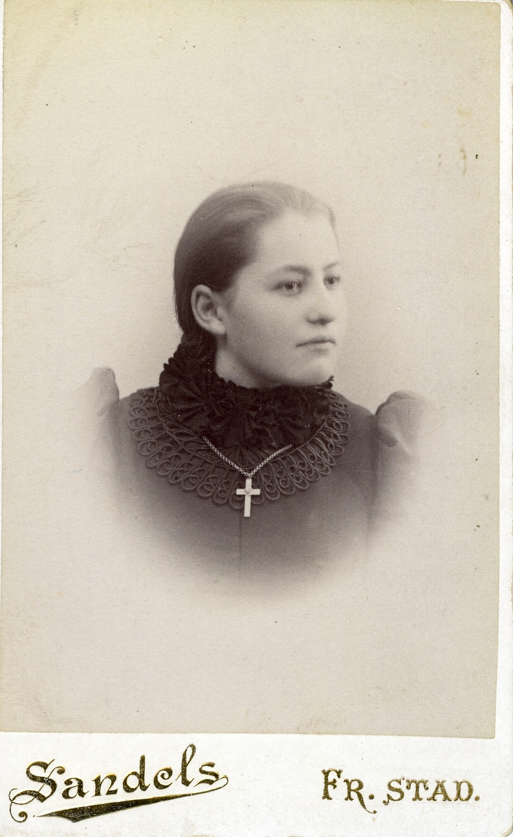 Portrett. Olga Louise Østberg (f. 18. juli 1876), datter av bokbinder Alexander Peter Østberg.


Foto: Sandels
