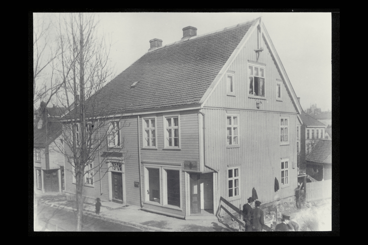 eksteriør, postkontor, 6500 Kristiansund N, postskilt, innstikkpostkasse