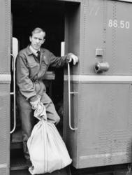 transport, tog, eksteriør, Kongsberg-Rødberg, postsekk, mann
