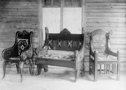 21.08.1909. Sigurd Stensruds gruppe av møbler. To stoler, en