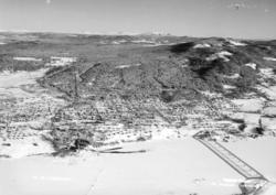 Flyfoto, Prospektkort (V39), Lillehammer by, mot Solhøgda, V