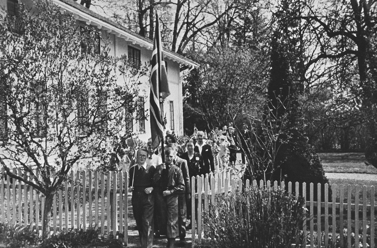 17.mai 1939. Toget forlater Bålerud gård.