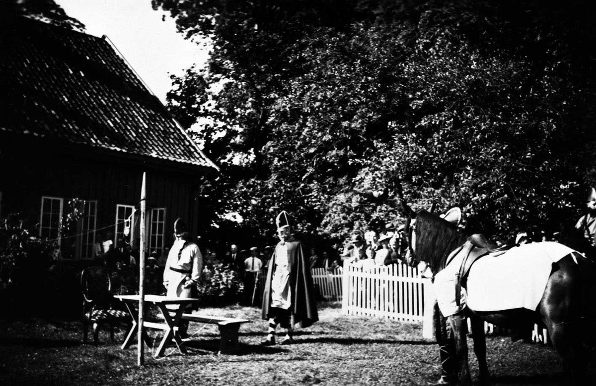 Olavspill på Huseby 1936
Bildeserie fra historisk skuespill med skuspillere og hester