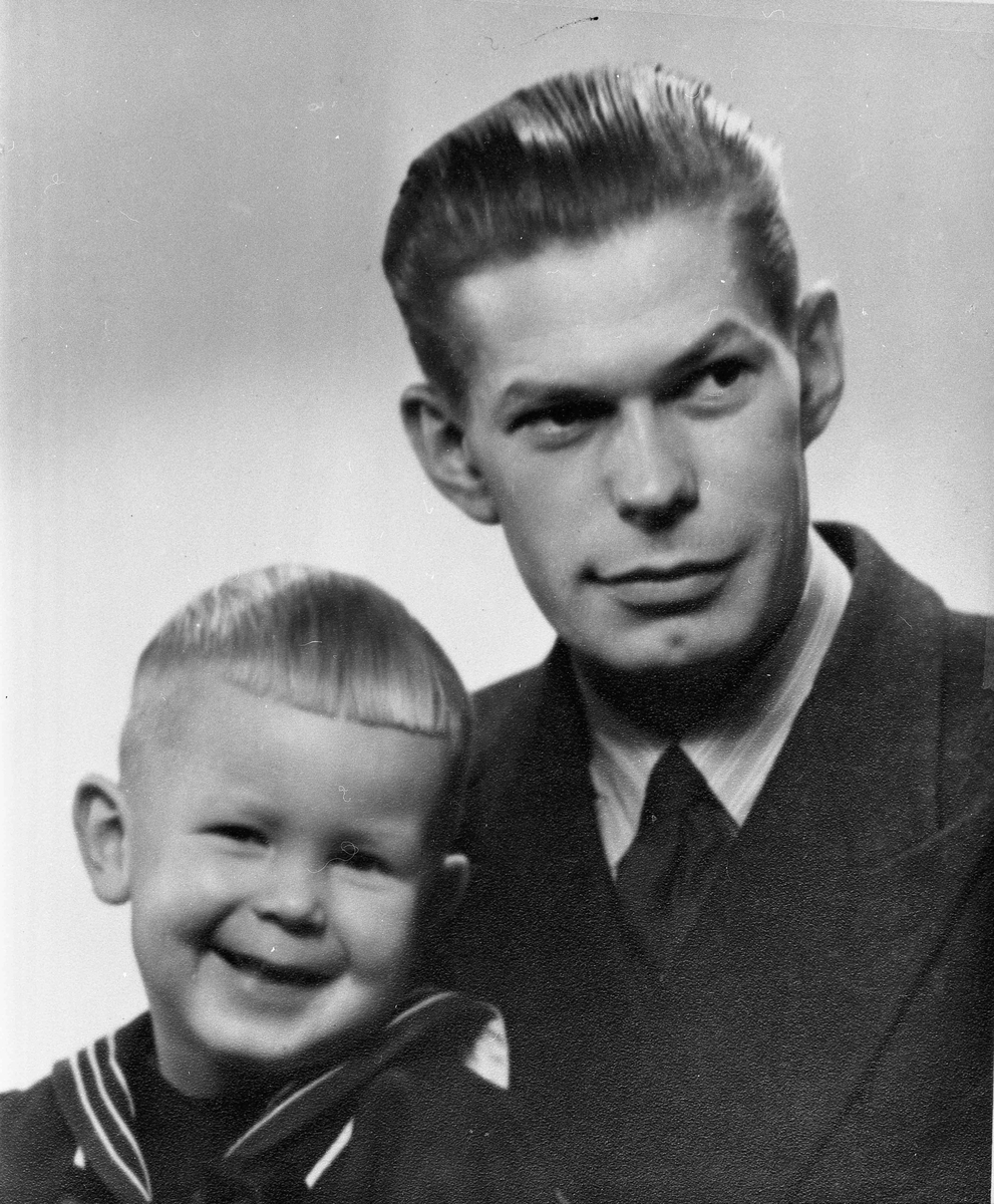 Erling Andersen med sønnen Torgeir. Han var sannsynligvis troppsjef i Hjemmefronten. 