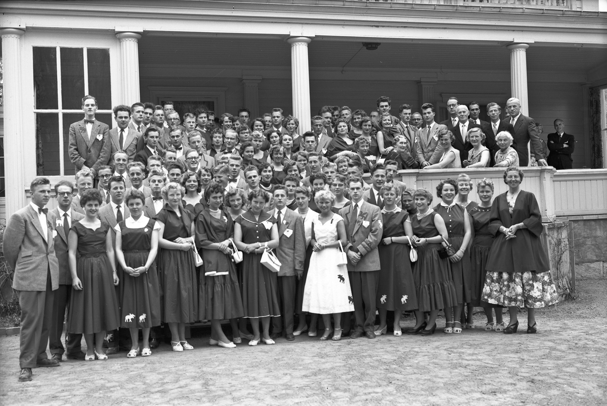 Gruppe elever og lærere ved ELG - Eidsvoll Landsgymnas.