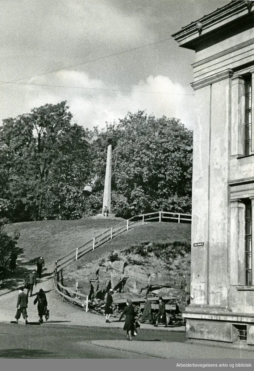 Snorre-bautaen / Snorresteinen i Slottsparken,.1941-45