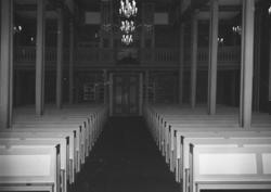 Eidsvåg kirke bygd 1878 er en langkirke i tre. Den har 250 s