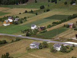 Forgrunnen: Villahagen gnr 4/7..Bak f.v: gnr 3..