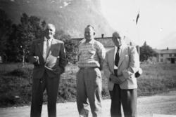 Gruppebilde. Frå v. Einar Nauste, Magnar Nauste, John Sira. 