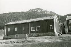 Borgstua til høyre.. .(Se Romsdalsmuseets årbok 2001)