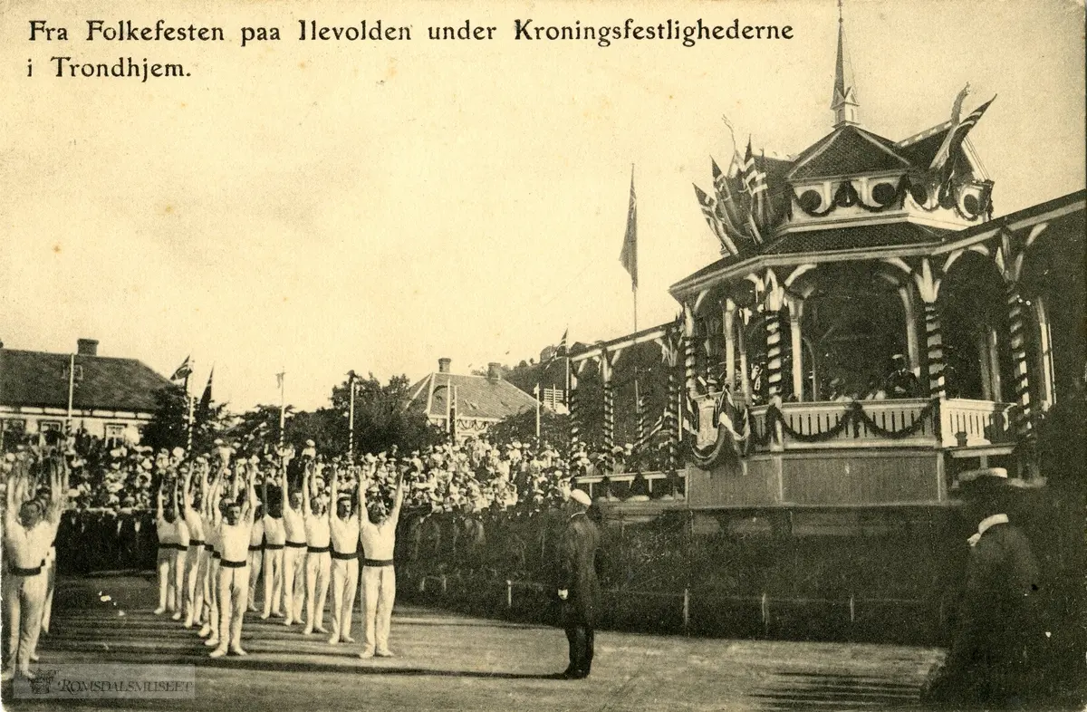 Fra Kroningsreisen i 1906..Fra folkefesten på låvevolden under ...