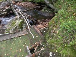 Her kjem vatnet inn frå elva før det renn over i kanal. Så g