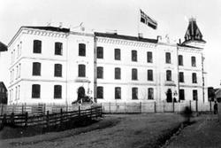 Hamar folkeskole, Midtbyen skole, eksteriør etter utvidelsen