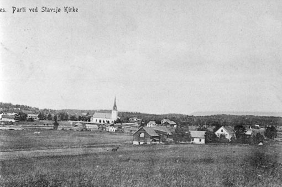 Postkort, Stavsjø kirke med landskapet rundt. Hjelthjelt i forgrunn.