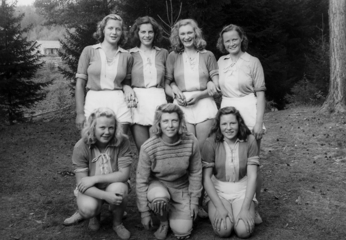 Håndball. Damelag fra Brøttum, ca. 1950. ukjente. 