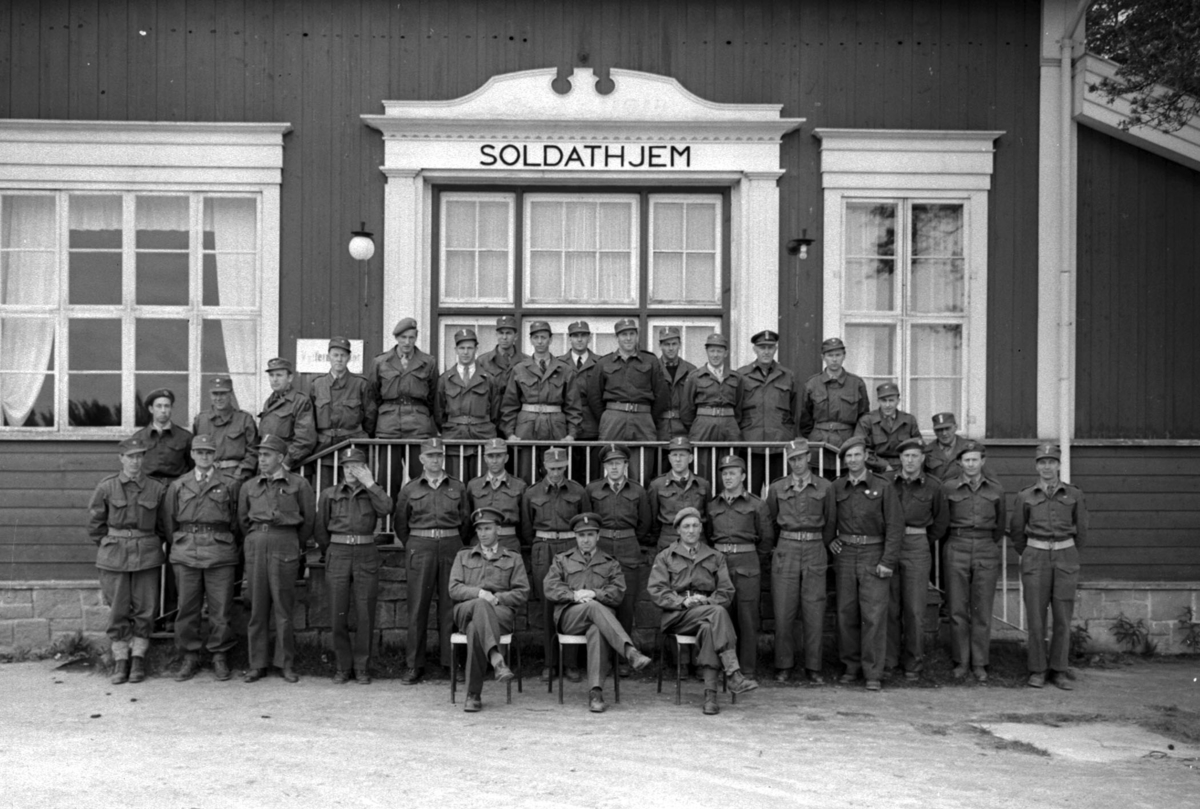 Soldater foran Soldathjem,Terningmoen.