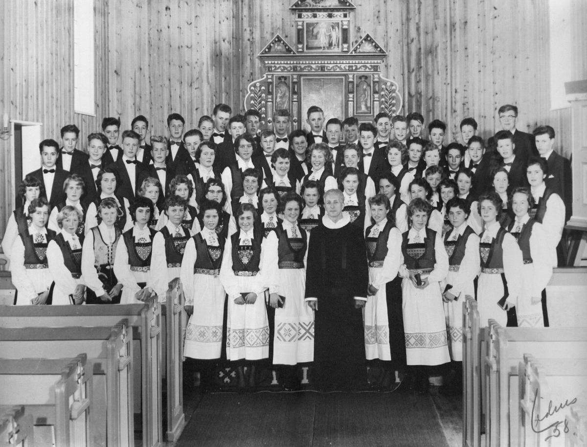 Konfirmantar i Odda kyrkje 1958