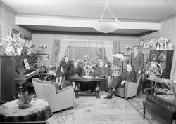 Banksjef Reidar Prøsch med familie ved feiring av hans 60-år