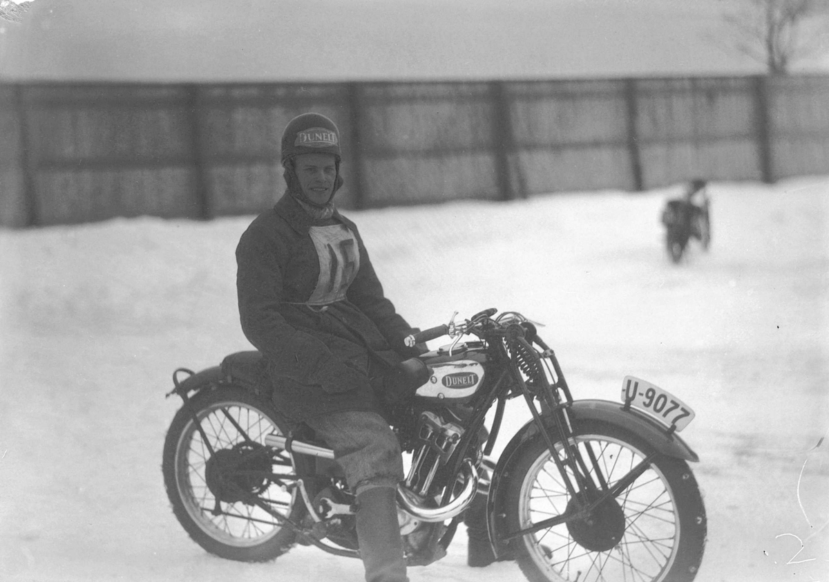 Bil- og motorsykkelløp på Leangenbanen. Paul Jørgensen