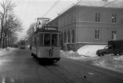 Sporveiens 50-årsjubileum, trikk nr. 13, 33, 35, 4 og 46 ved