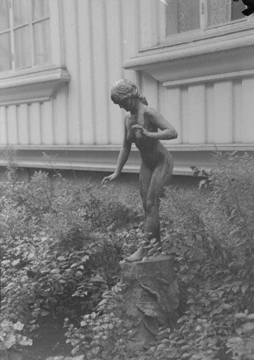 Bronseskulptur i Stiftsgårdsparken