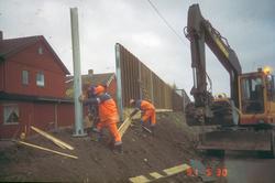 Omkjøringsveien ved Nardo, støyskjermer monteres