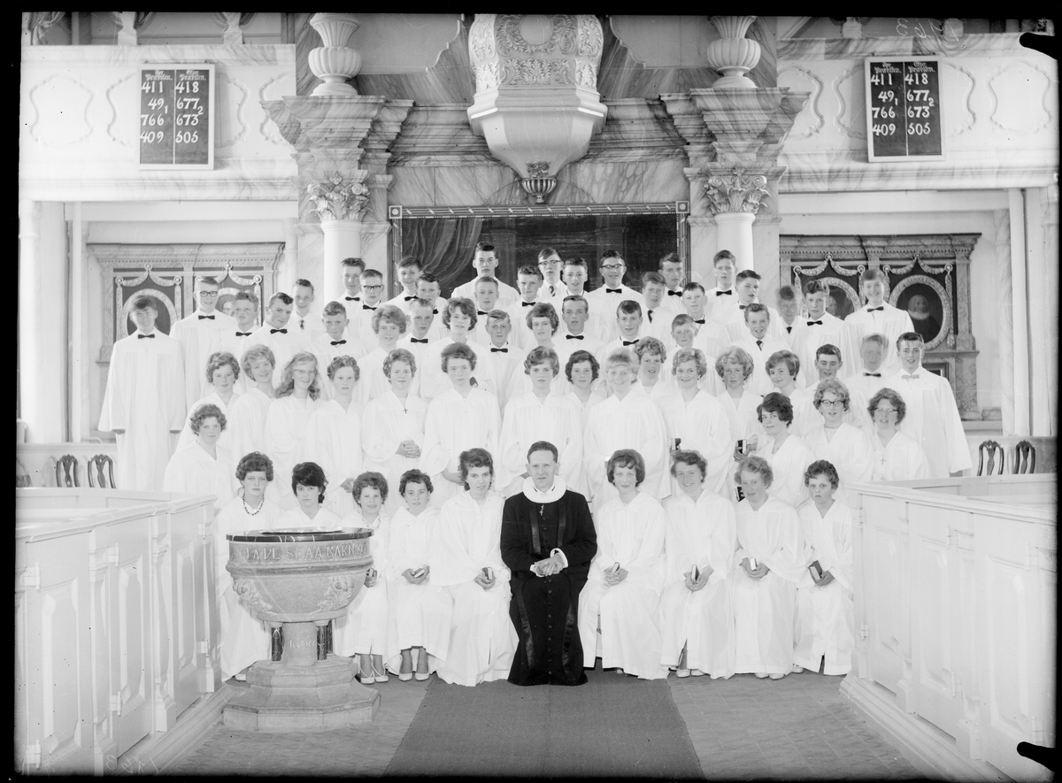 Konfirmanter i Røros kirke 1963