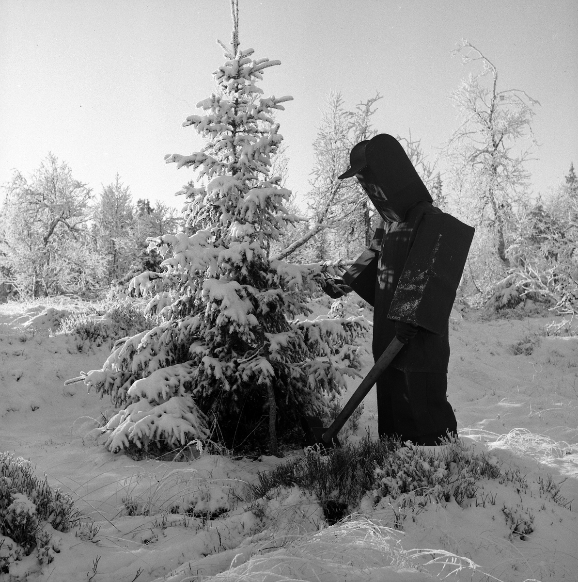 HAMAR JERNSTØPERI OG MEK. VERKSTED, HAM-JERN, "HAM-JERN MANNEN" JULETRE, 1954. 