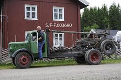 Bedford-lastebil fra 1951, utstyrt for tømmertransport.  Det