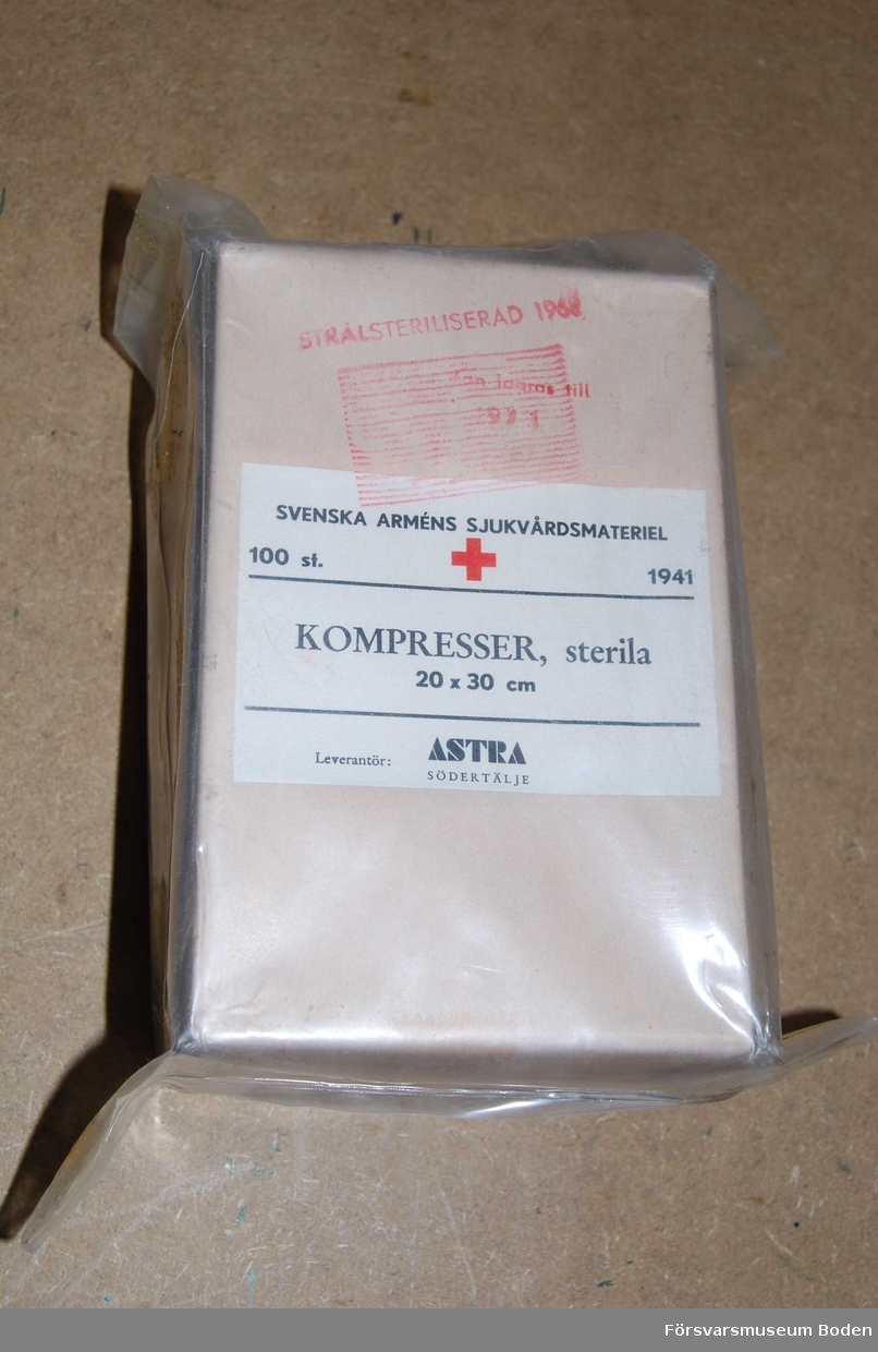Inplastad förpackning från Astra, Södertälje. Daterad 1941, strålsteriliserad 1968.