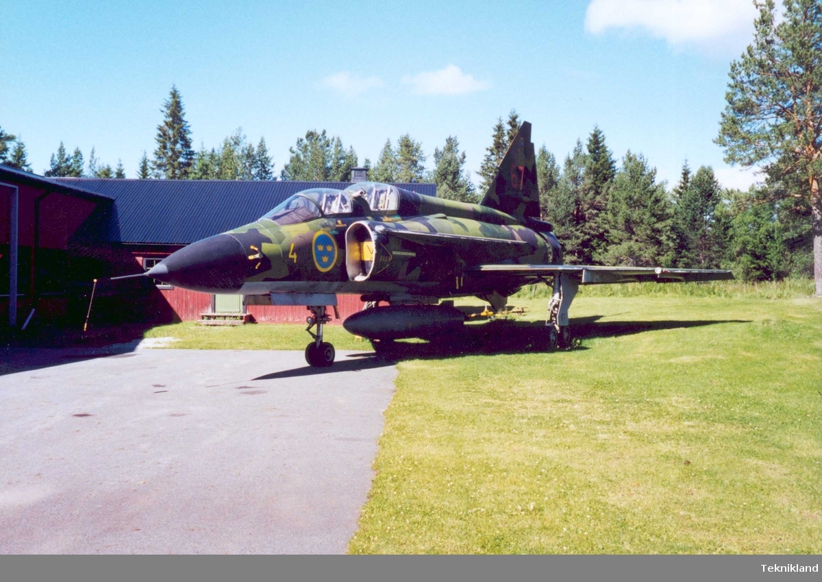 SAAB SK 37 Viggen nr 37803.
Flygplanet är i orört originalskick.
Flygplanet är deponerat från Flygvapenmuseum.