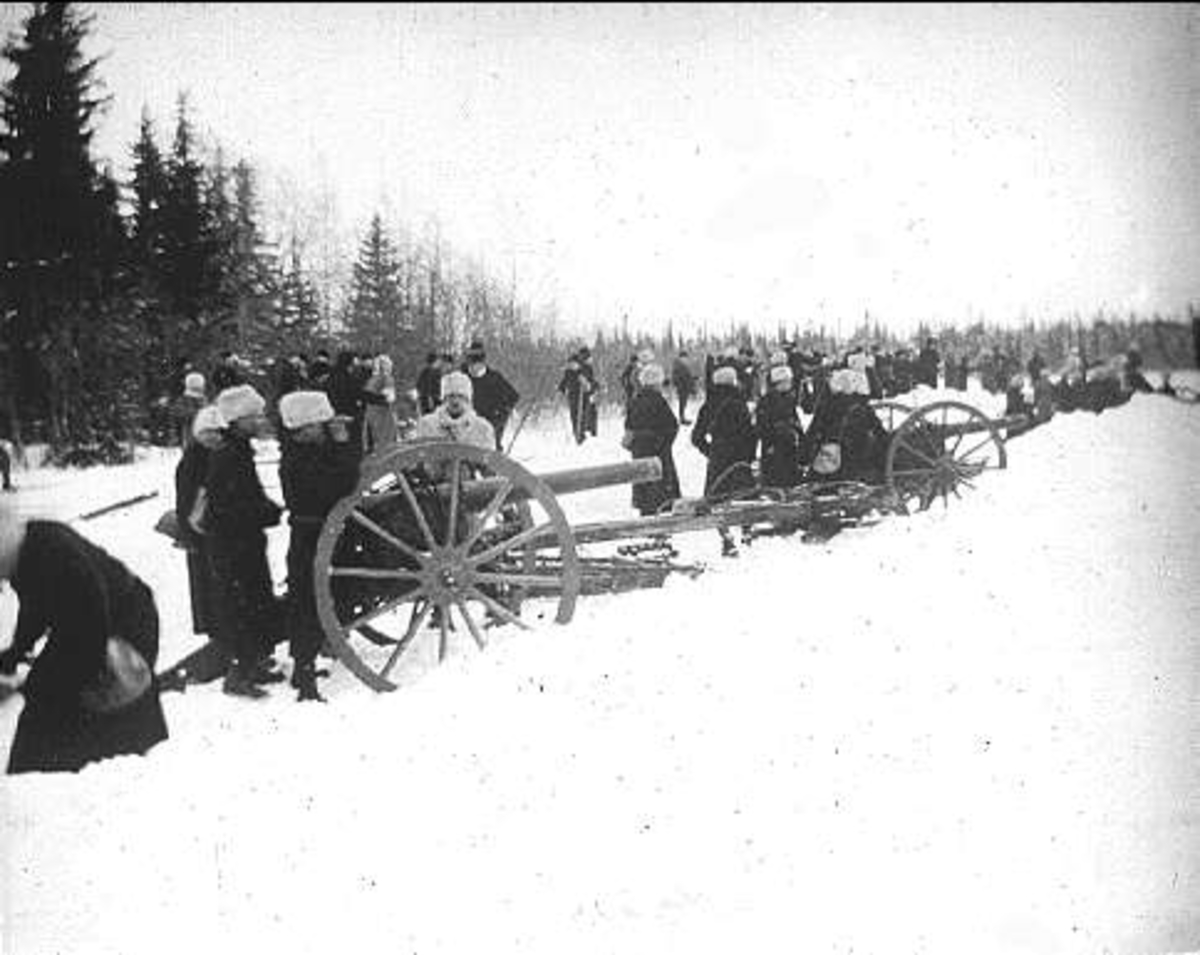 Kavalleriets fältövningar år 1905,1906. Samövning med artilleri.