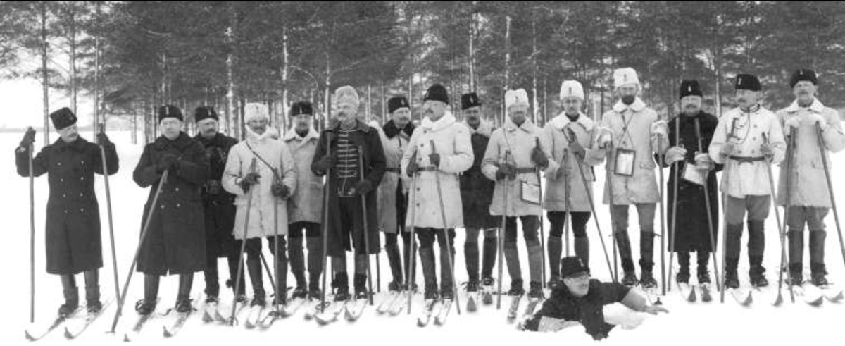 Kavalleribefälsövning i Umeå 1905. Deltagare enligt anteckningar på bilden.