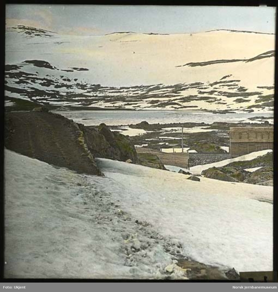 Parti fra Bergensbanen med vestre ende av Finsevatn og Bukkeskinnsbotn i bakgrunnen