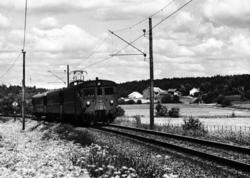 Motorvognsett type 68B i hurtigtog Oslo-Halden ved Skjeberg