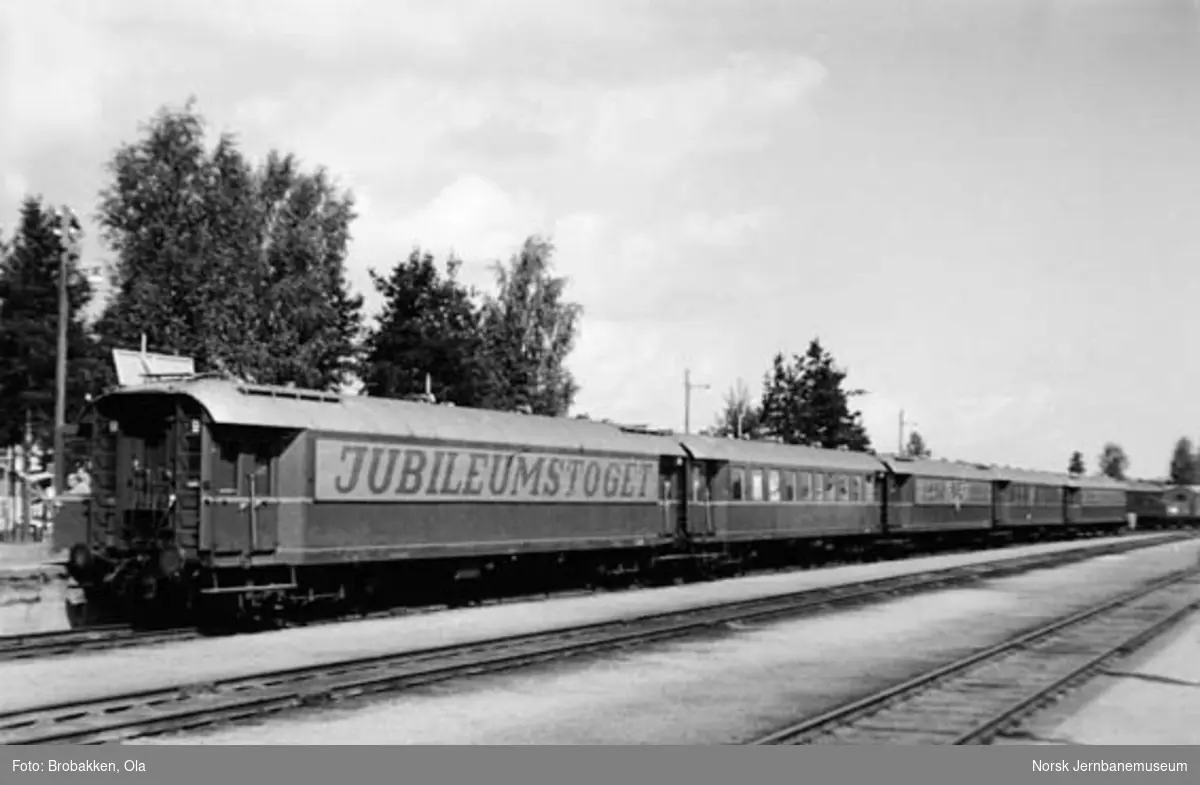 NSBs utstillingstog i anledning 100 års-jubileet på Elverum stasjon