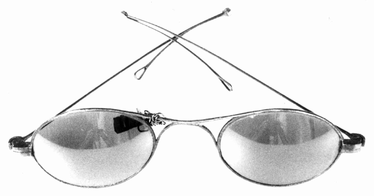 Briller, solbriller, med brillehus.