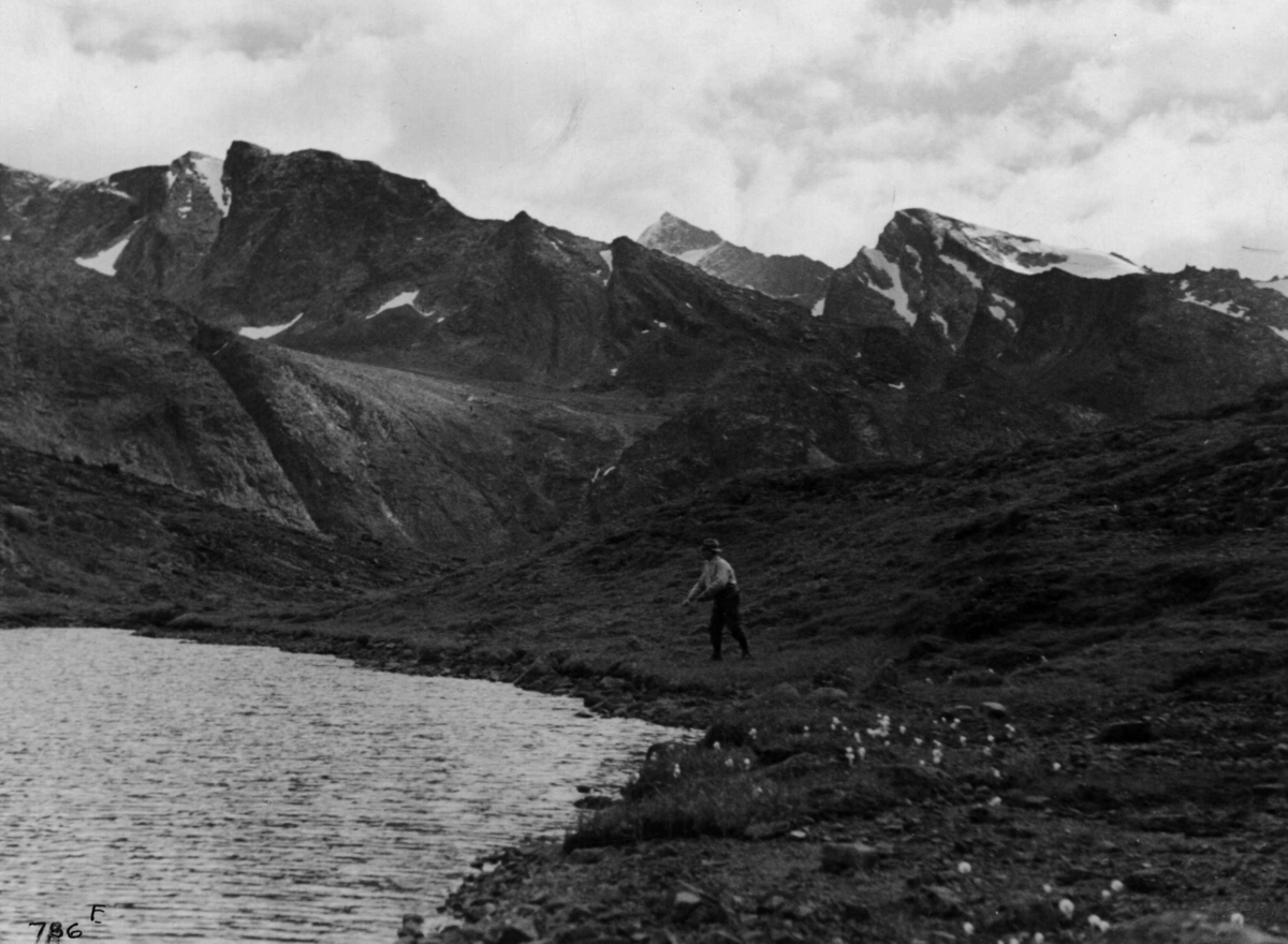 Jotunheimen, landskap, myrull, fiske. - Norsk Folkemuseum / DigitaltMuseum