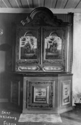 Skap med dekor malt av Peder Aadnes, på Vildberg, Fluberg, S